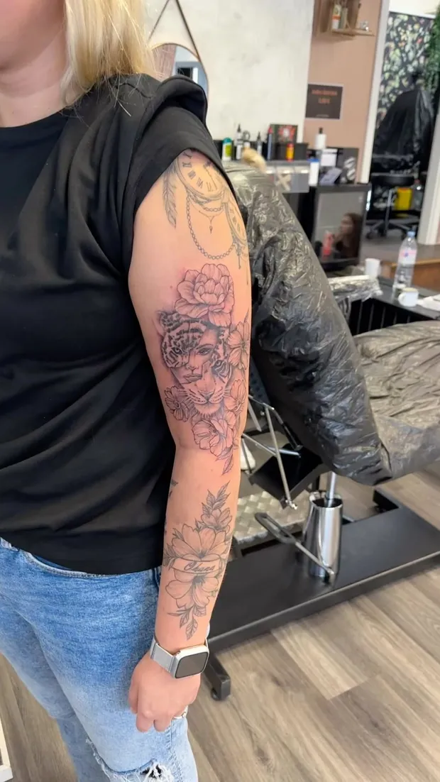 Ornamentales Tattoo aus dem Studio Sweet Temptation in Bottrop
