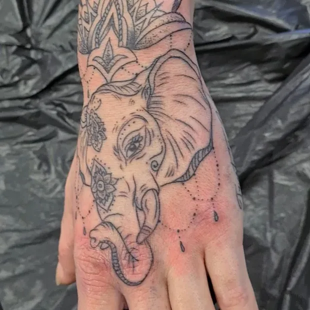 Feinlinien-Tattoo aus dem Studio Sweet Temptation in Bottrop