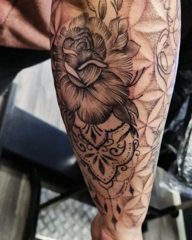 Ornamentales Tattoo aus dem Studio Sweet Temptation in Bottrop