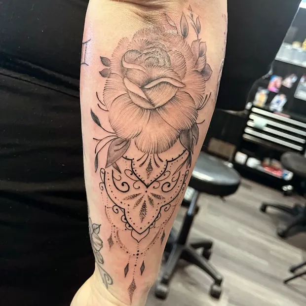 Ornamentales Tattoo aus dem Studio Sweet Temptation in Bottrop