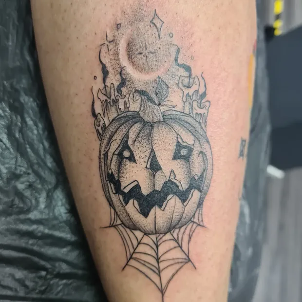 Ornamentales Tattoo aus dem Studio Sweet Temptation in Bottrop